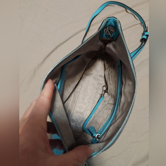 MICHAEL KORS LIKE NEW TURQUOISE LEATHER BAG - Picture 4 of 6